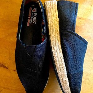 Bobs by Skechers black wedge shoe